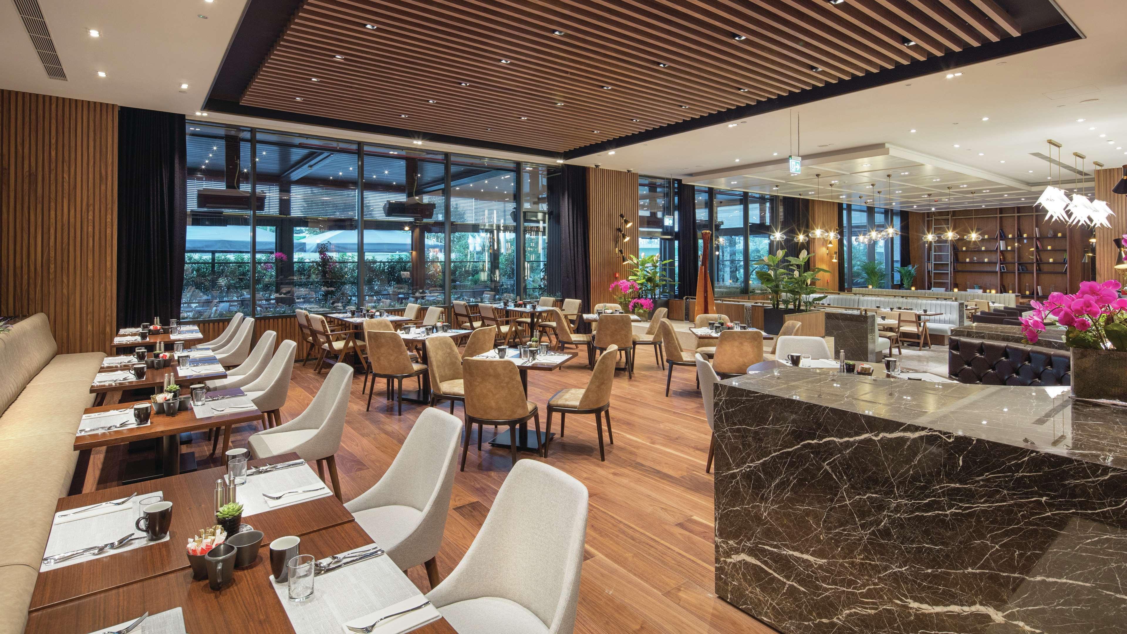 Hilton Istanbul Maslak Hotel Exterior photo The restaurant
