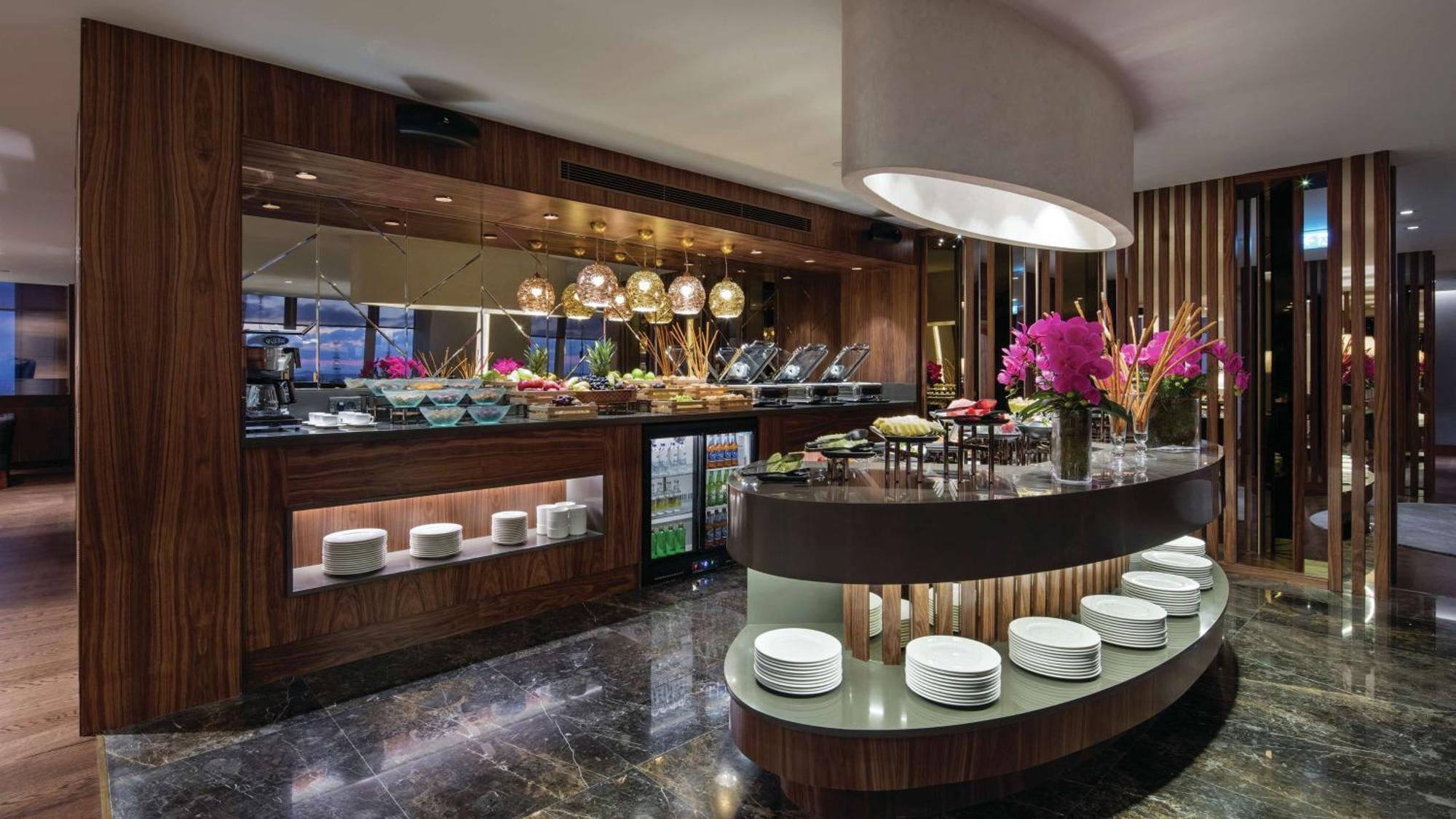 Hilton Istanbul Maslak Hotel Exterior photo The lounge at Istanbul Atatürk Airport