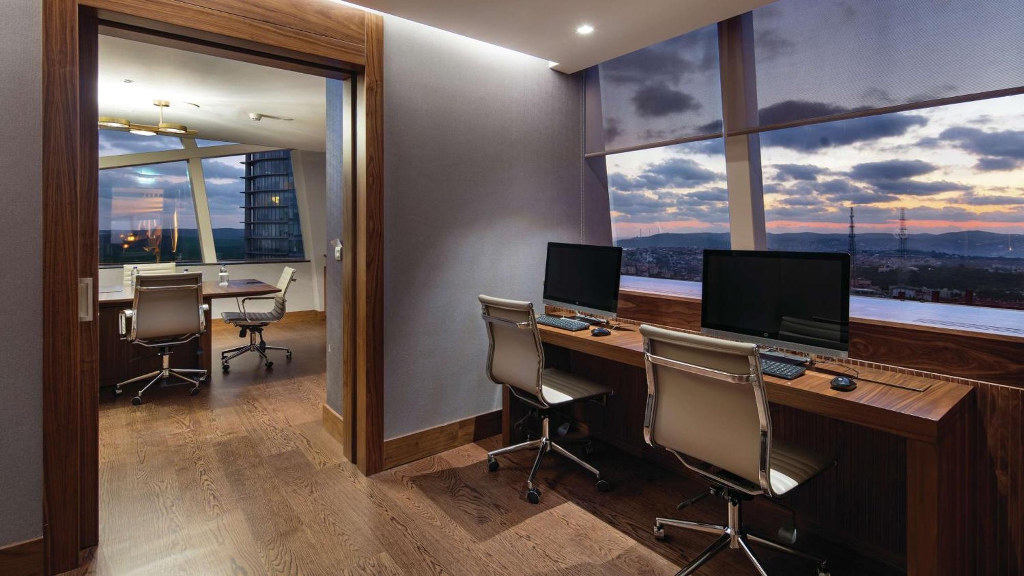 Hilton Istanbul Maslak Hotel Exterior photo Business Center