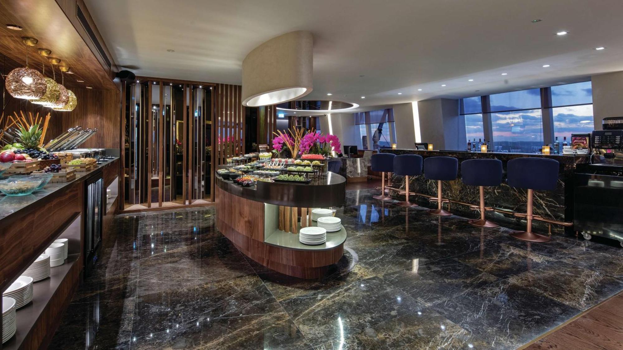 Hilton Istanbul Maslak Hotel Exterior photo The Club lounge at KLIA