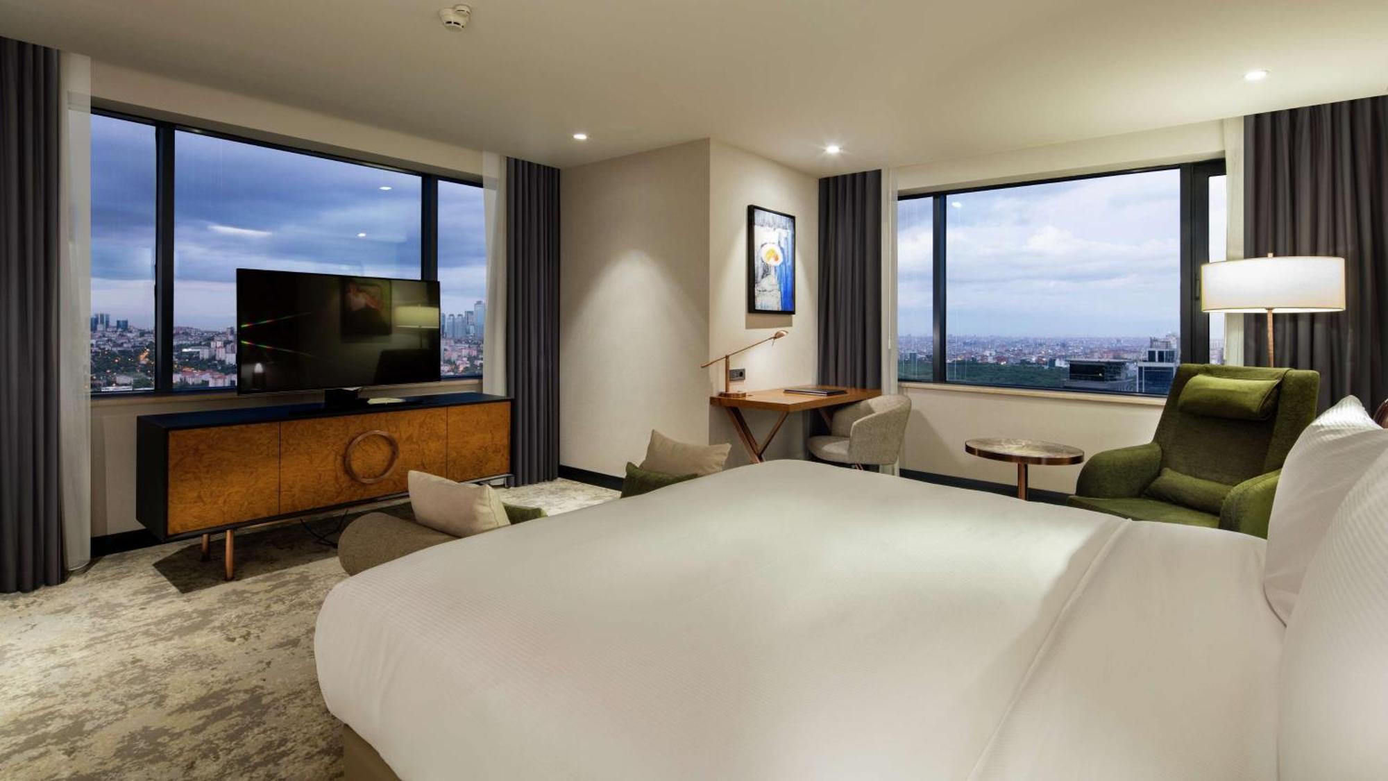 Hilton Istanbul Maslak Hotel Exterior photo Deluxe Suite