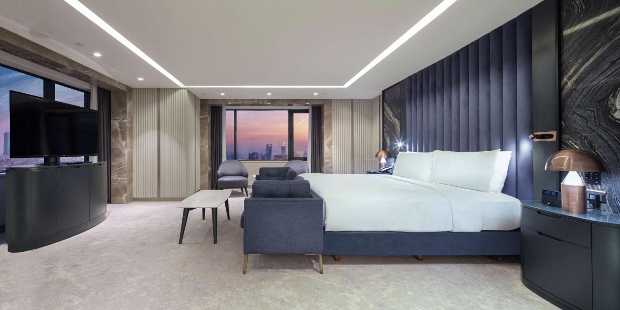 Hilton Istanbul Maslak Hotel Exterior photo Deluxe Suite